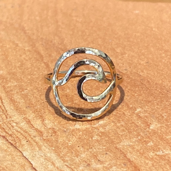 🎉 HAWAIIAN GOLD FILLED WAVE RING‼️ - Picture 6 of 6
